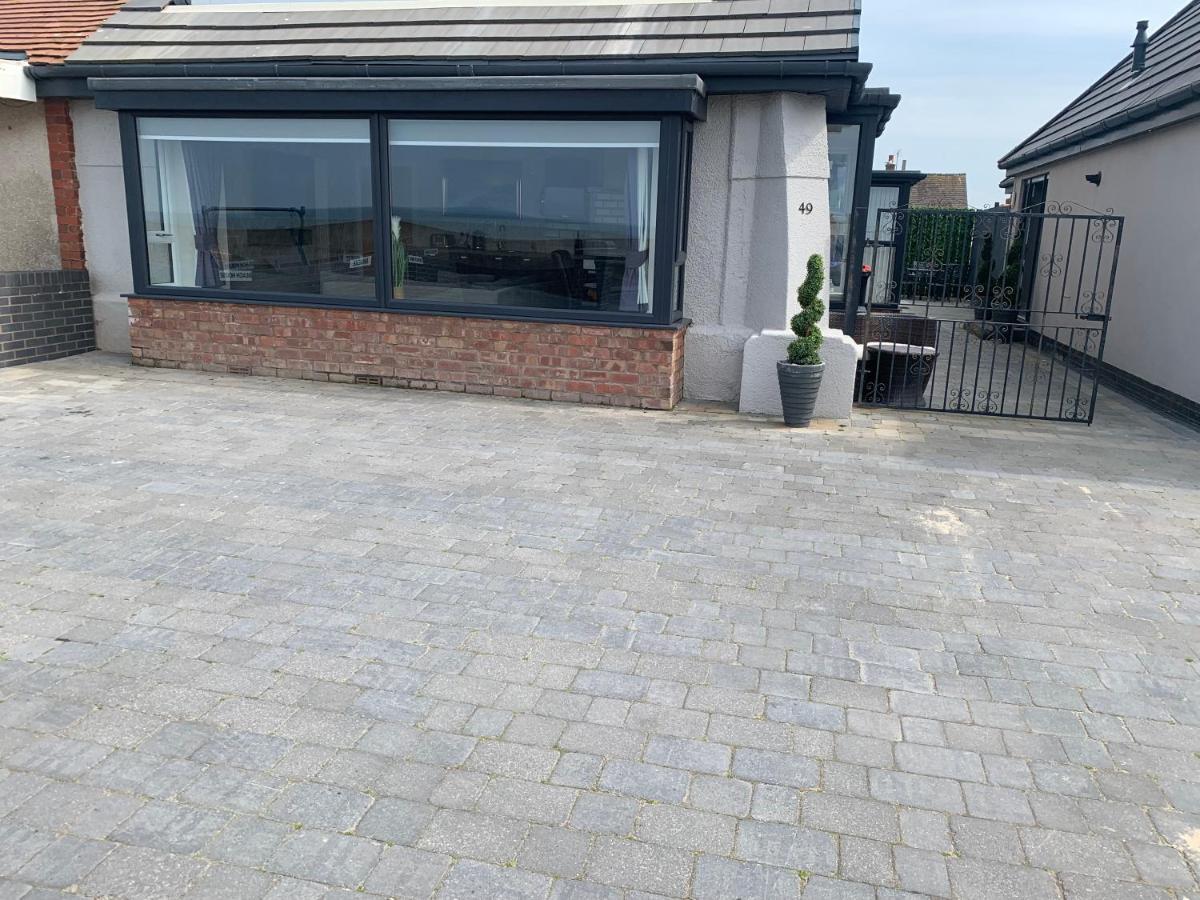 Beach House Apartment On Ground Floor With Sea View - Pet Friendly Cleveleys Zewnętrze zdjęcie