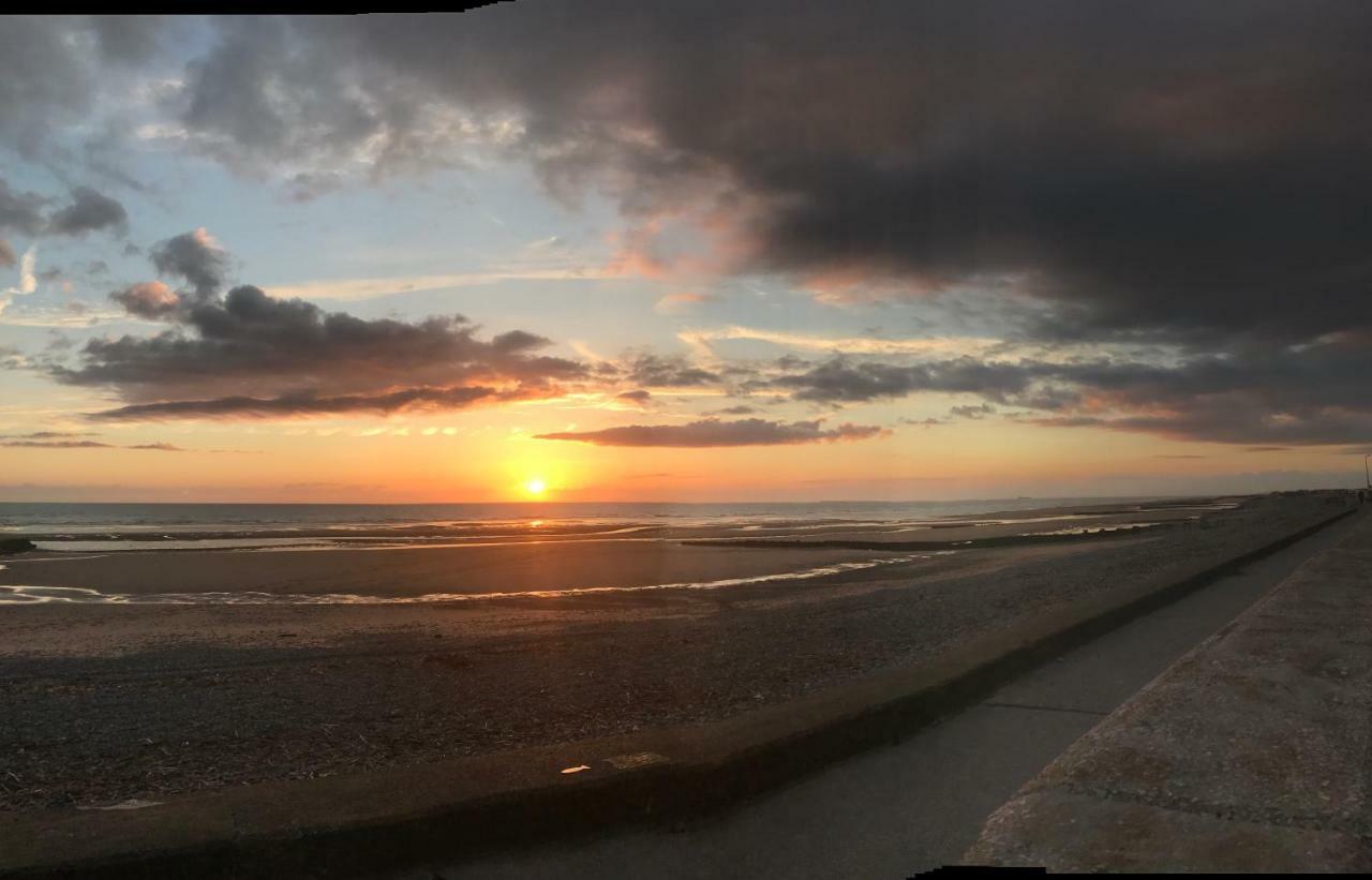 Beach House Apartment On Ground Floor With Sea View - Pet Friendly Cleveleys Zewnętrze zdjęcie
